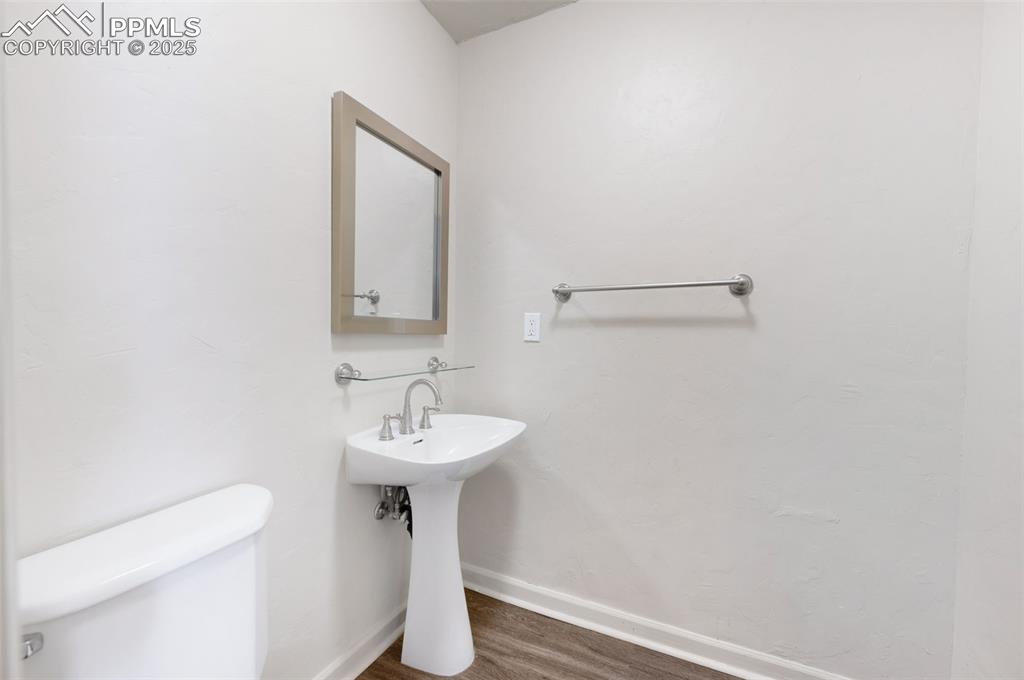 Image 13 of 46: Bathroom