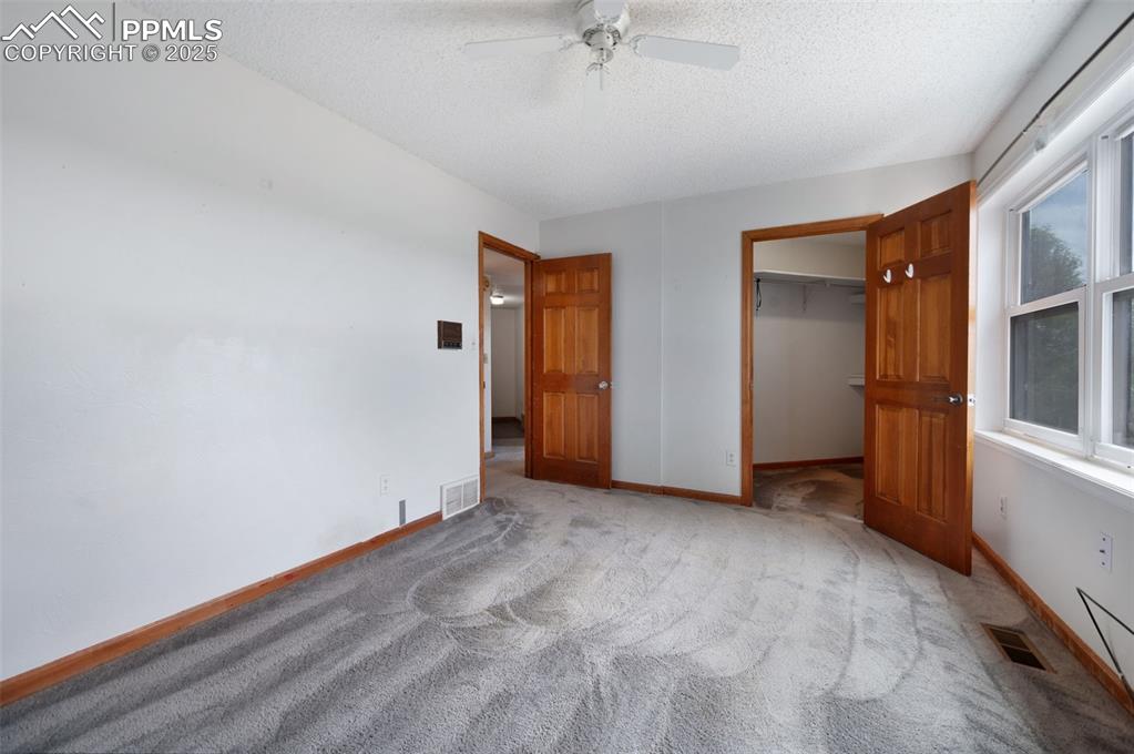 Image 31 of 46: Bedroom