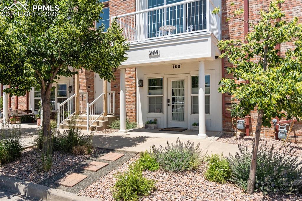 Image 48 of 50: Entry