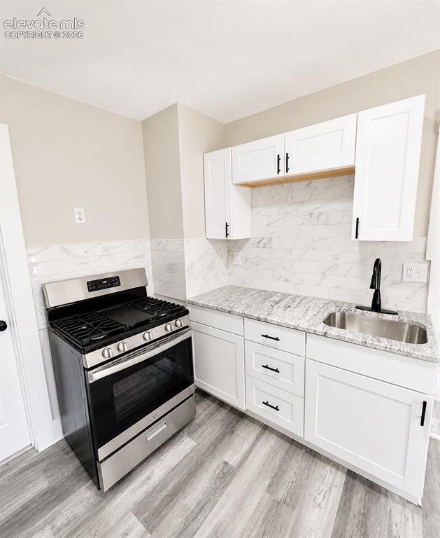 Image 3 of 13: Kitchen