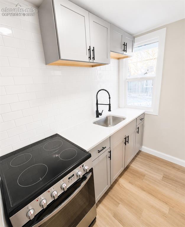 Image 9 of 13: Kitchen