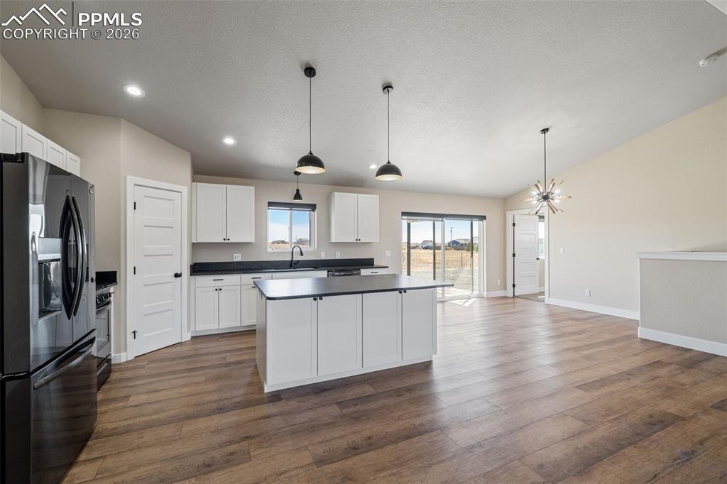 Image 12 of 50: Kitchen