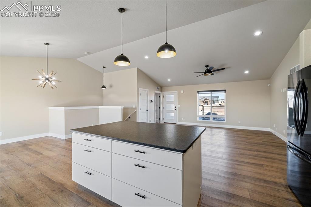 Image 13 of 50: Kitchen