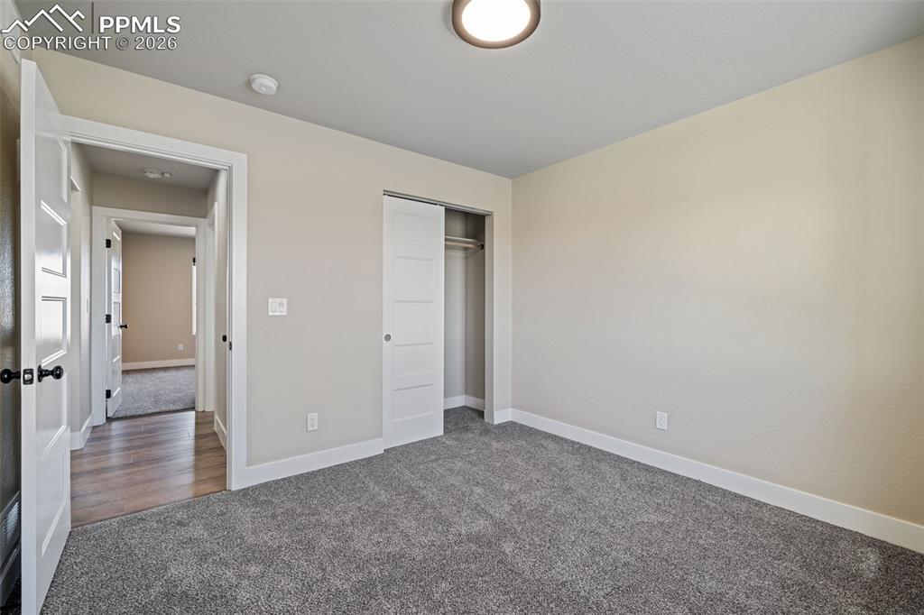 Image 26 of 50: Bedroom