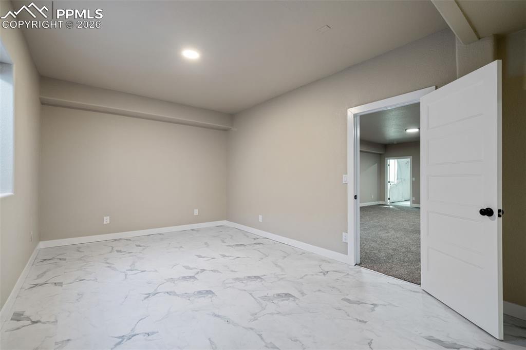 Image 36 of 50: Bedroom