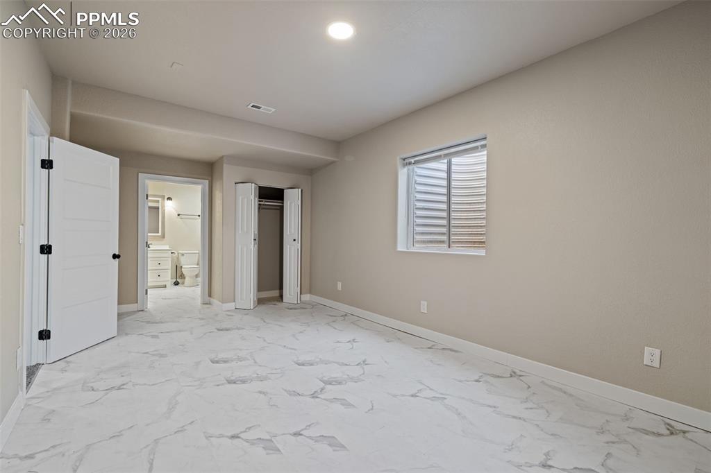 Image 39 of 50: Bedroom