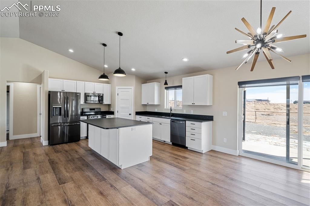 Image 9 of 50: Kitchen