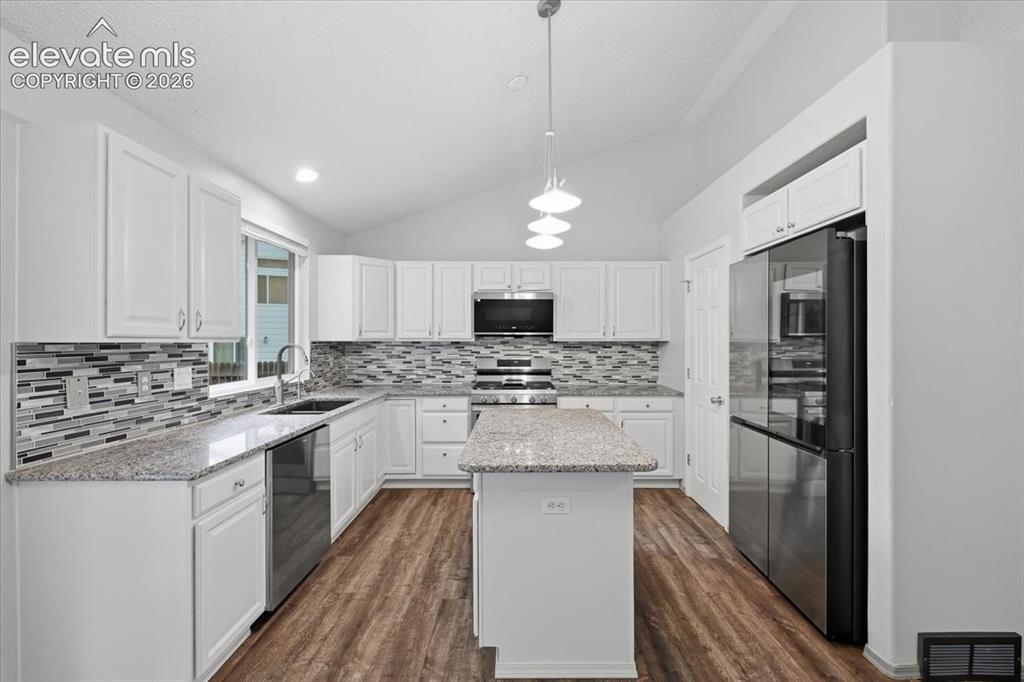 Image 8 of 46: Kitchen