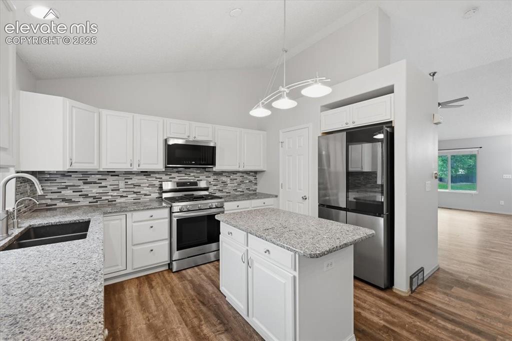 Image 9 of 46: Kitchen