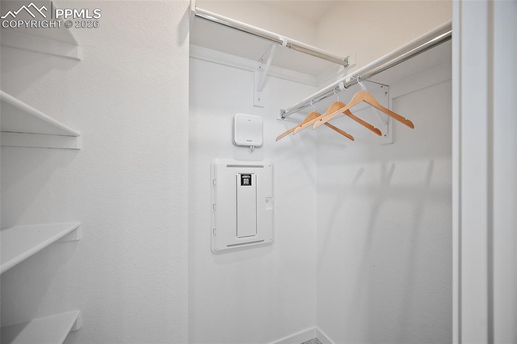 Image 15 of 24: Closet