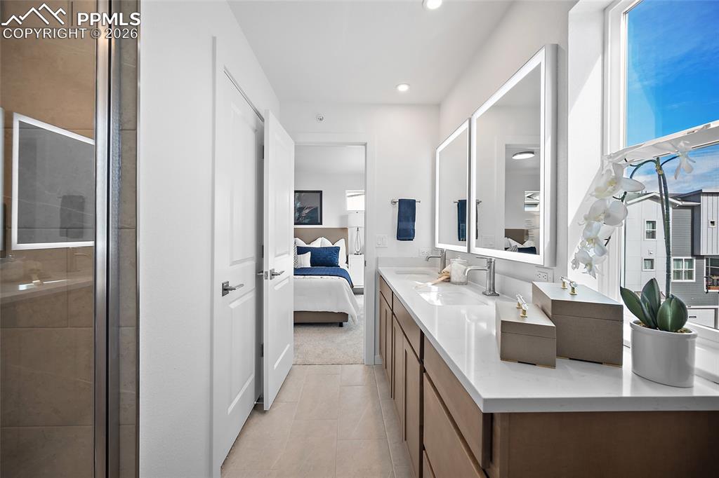 Image 20 of 24: Bathroom