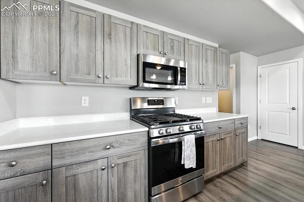 Image 15 of 39: Kitchen