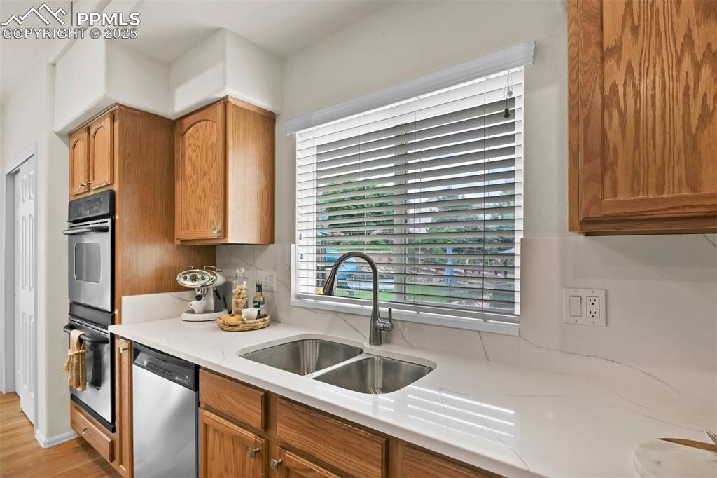 Image 11 of 47: Kitchen