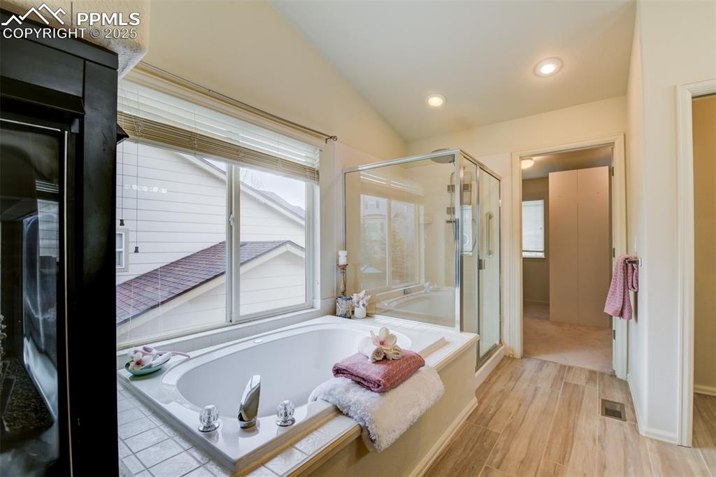 Image 22 of 47: Master Bathroom
