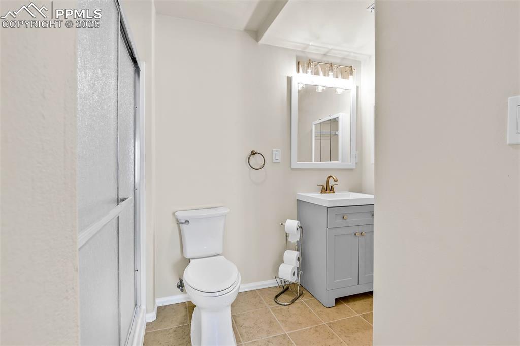 Image 40 of 47: Bathroom