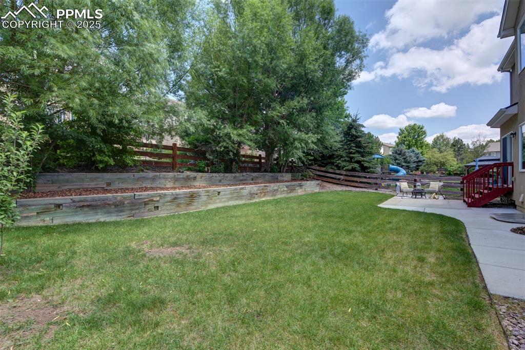 Image 46 of 47: Yard