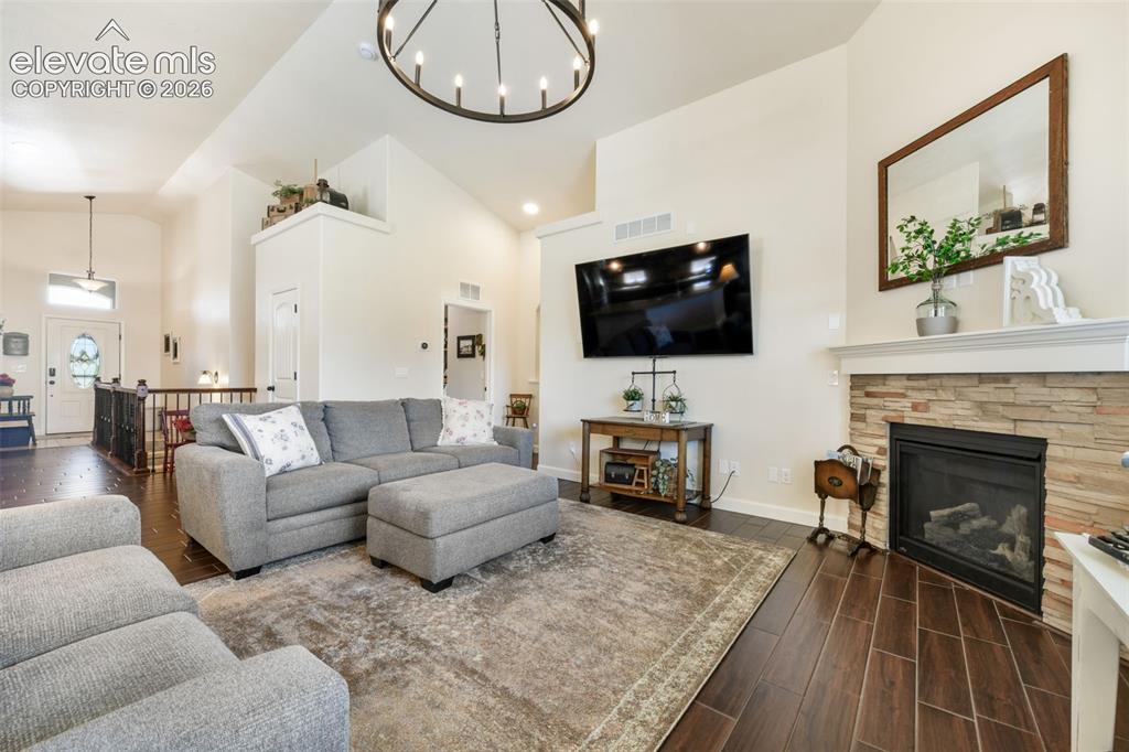 Image 11 of 50: Living Room