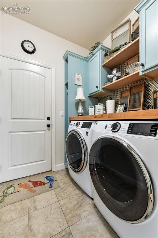 Image 20 of 50: Laundry