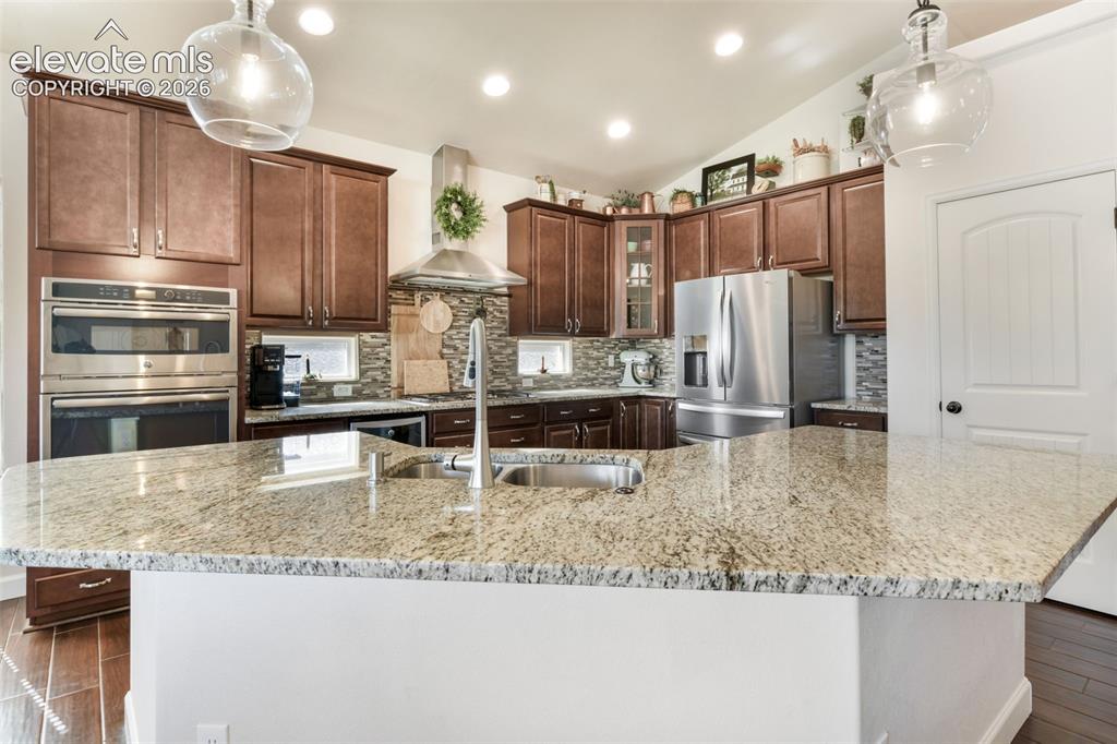 Image 6 of 50: Kitchen