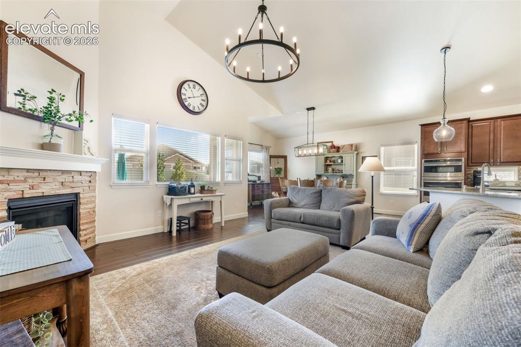 Image 9 of 50: Living Room