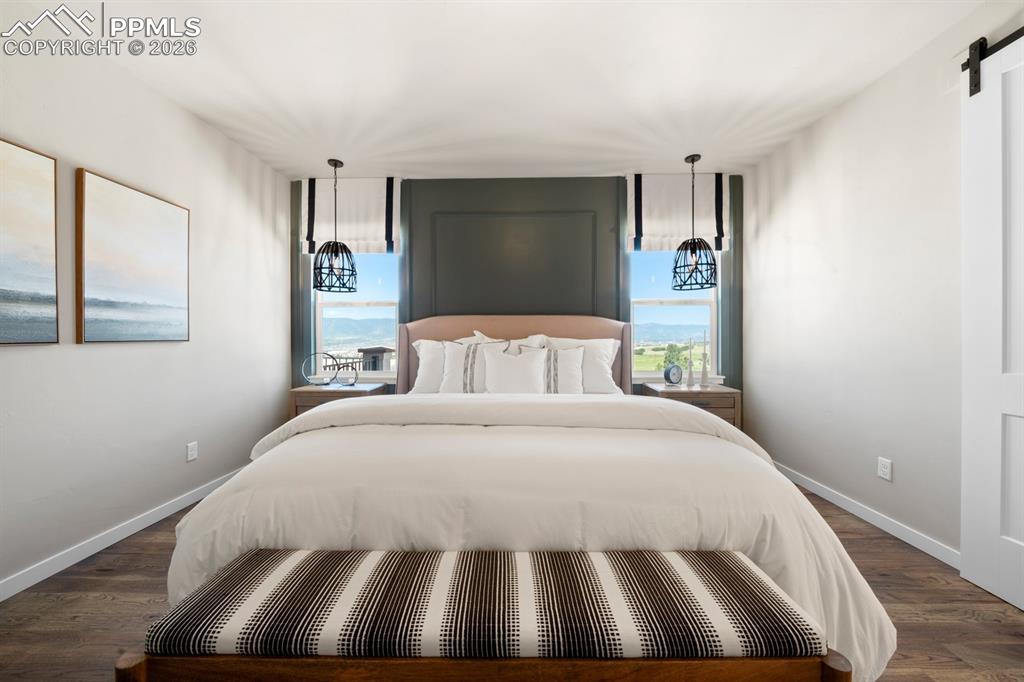 Image 13 of 50: Bedroom