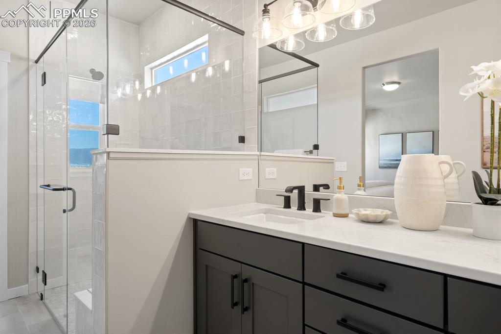 Image 14 of 50: Bathroom