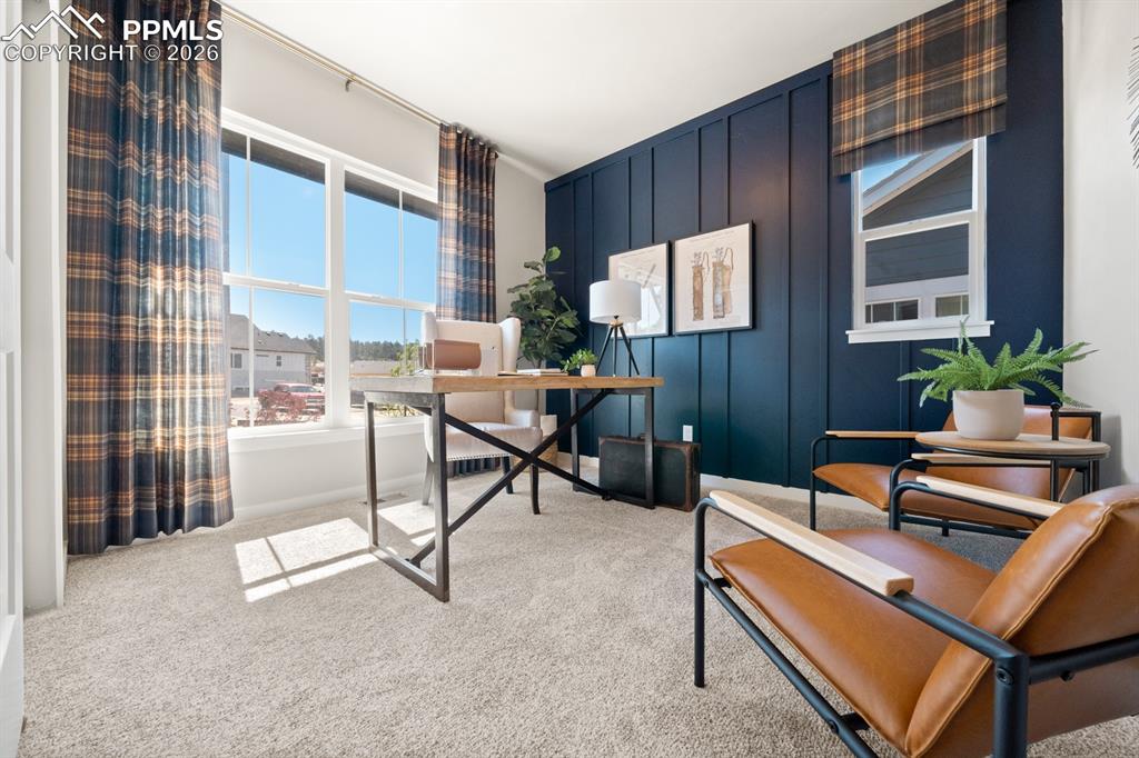 Image 18 of 50: Office