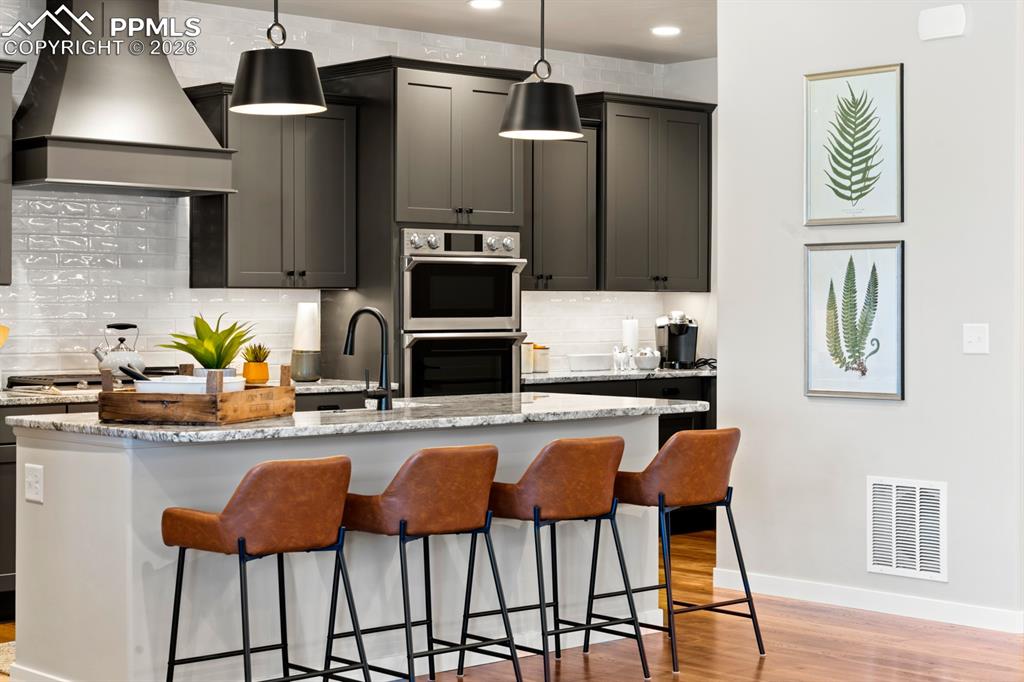 Image 37 of 50: Kitchen