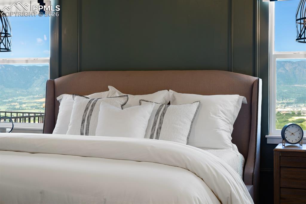 Image 39 of 50: Bedroom