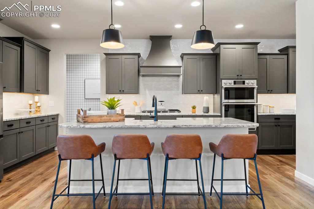 Image 5 of 50: Kitchen