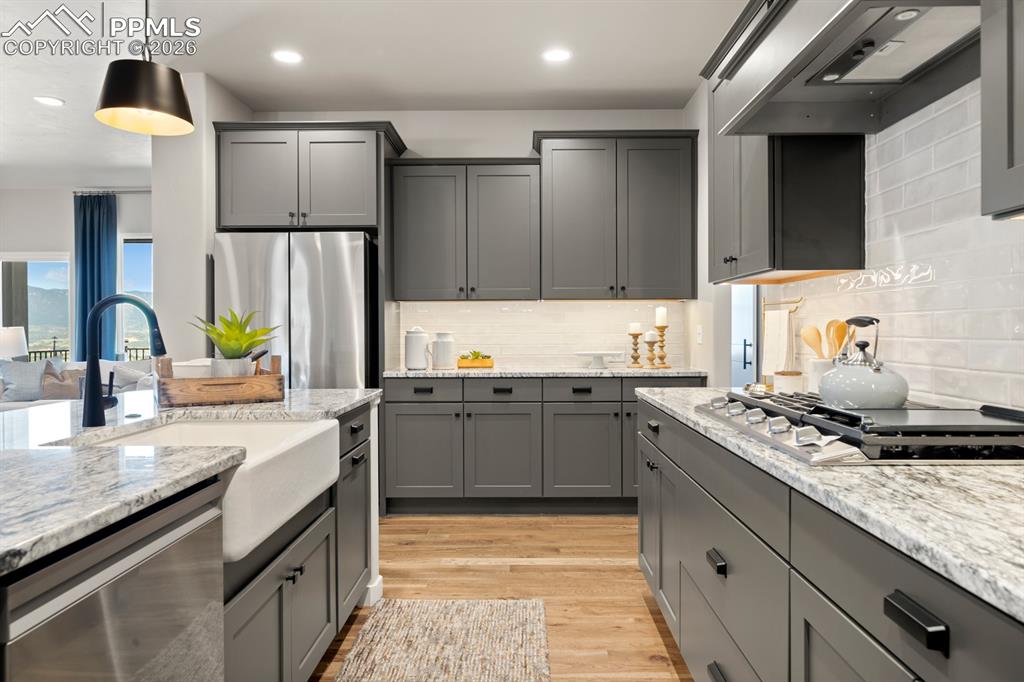 Image 6 of 50: Kitchen