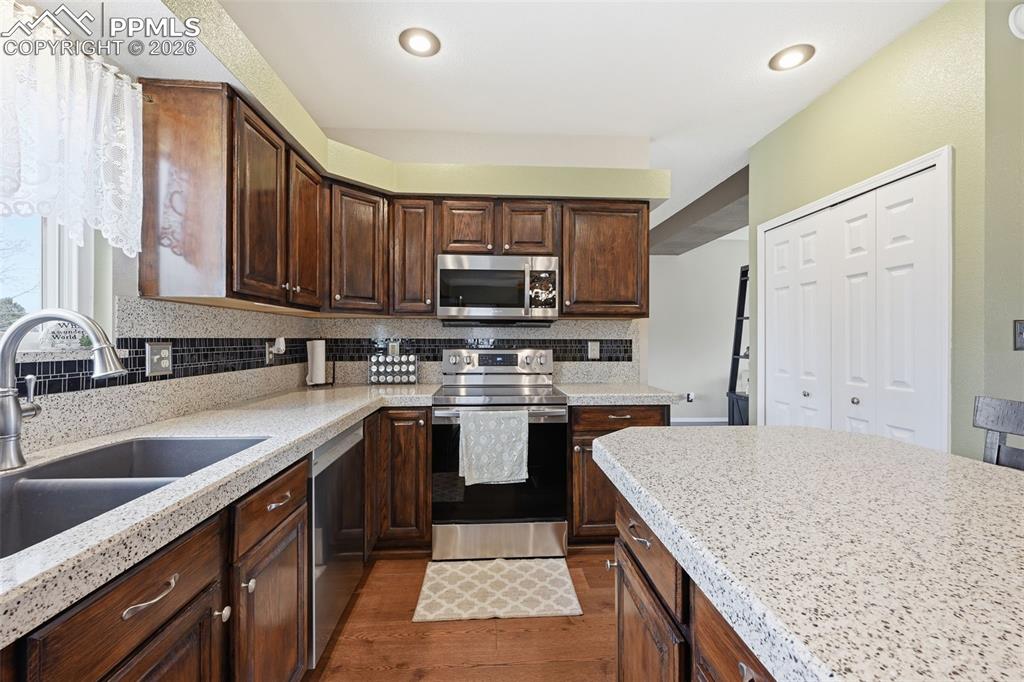 Image 10 of 35: Kitchen