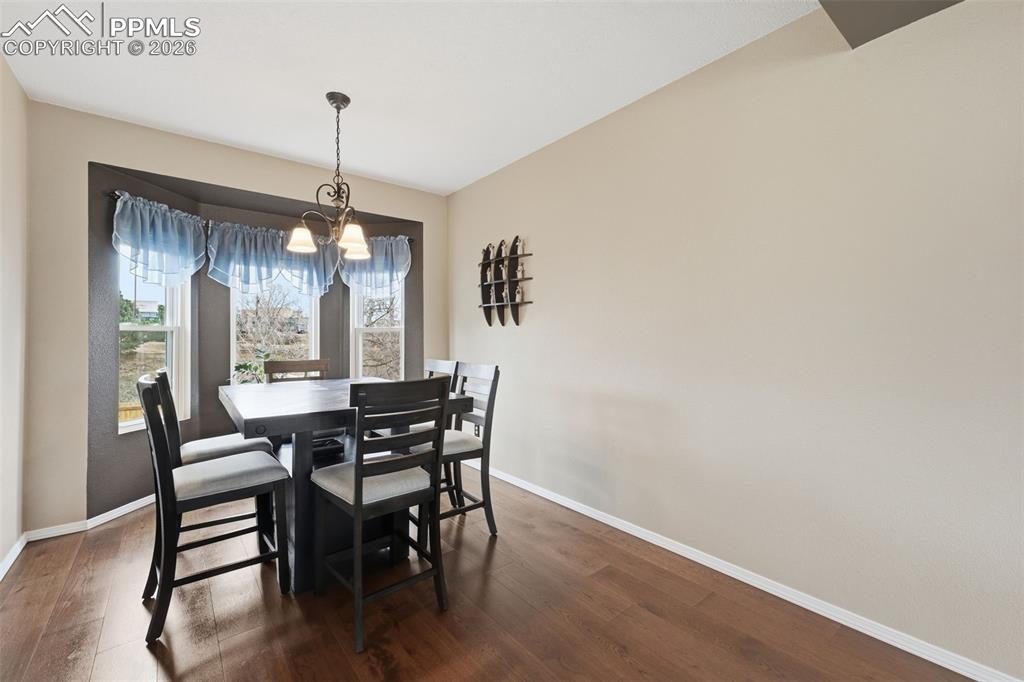 Image 13 of 35: Dining Area