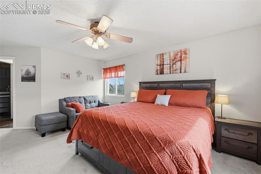 Image 14 of 35: Bedroom