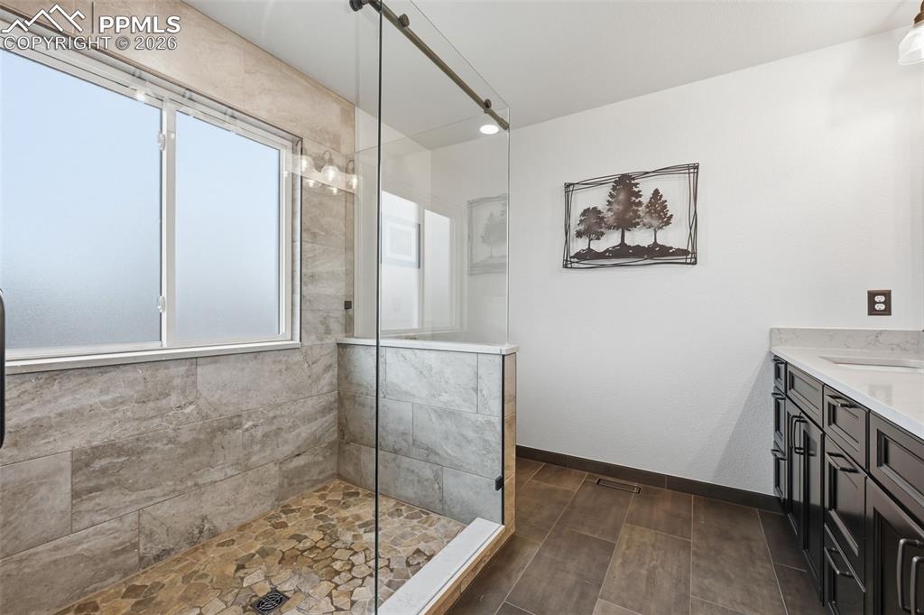 Image 16 of 35: Bathroom