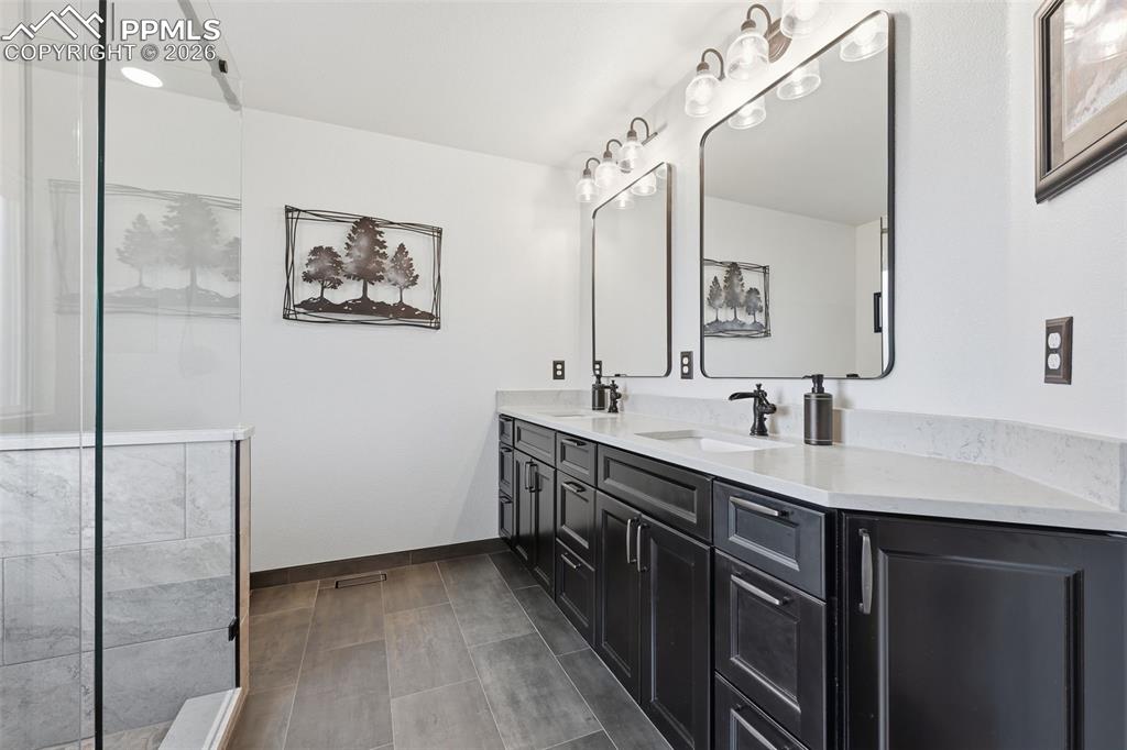 Image 17 of 35: Bathroom