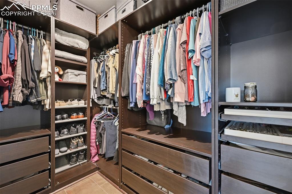 Image 18 of 35: Closet