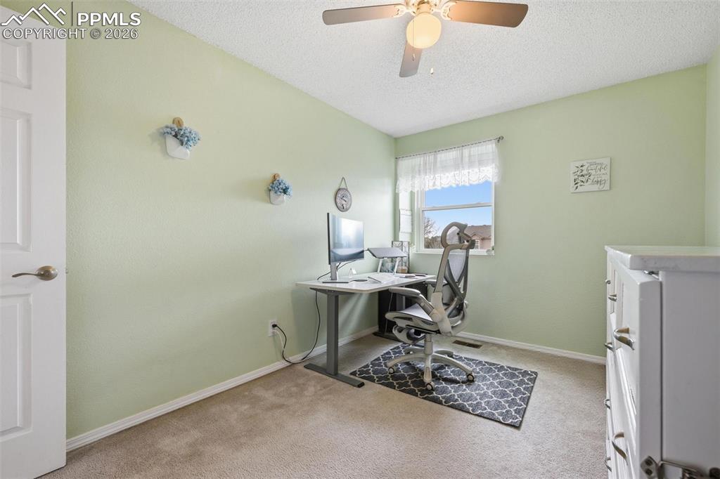 Image 19 of 35: Office