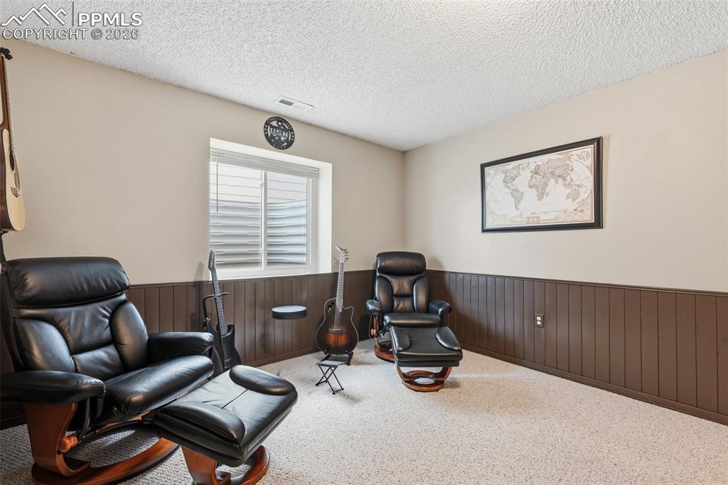 Image 26 of 35: Sitting Room