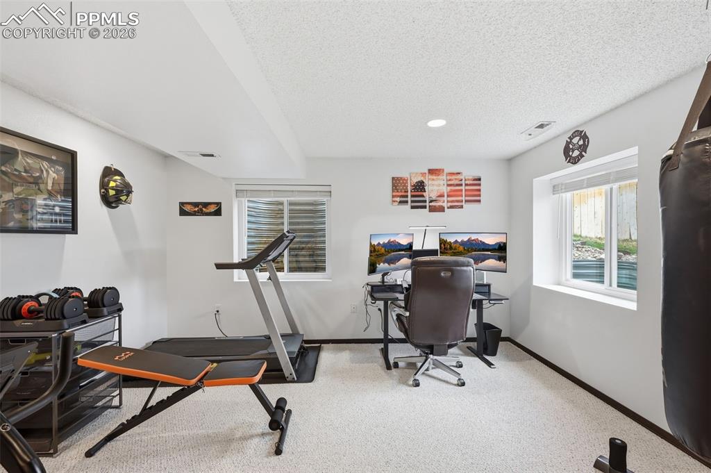 Image 28 of 35: Office