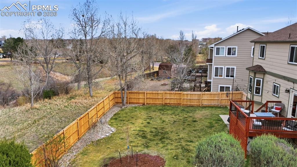 Image 31 of 35: Yard