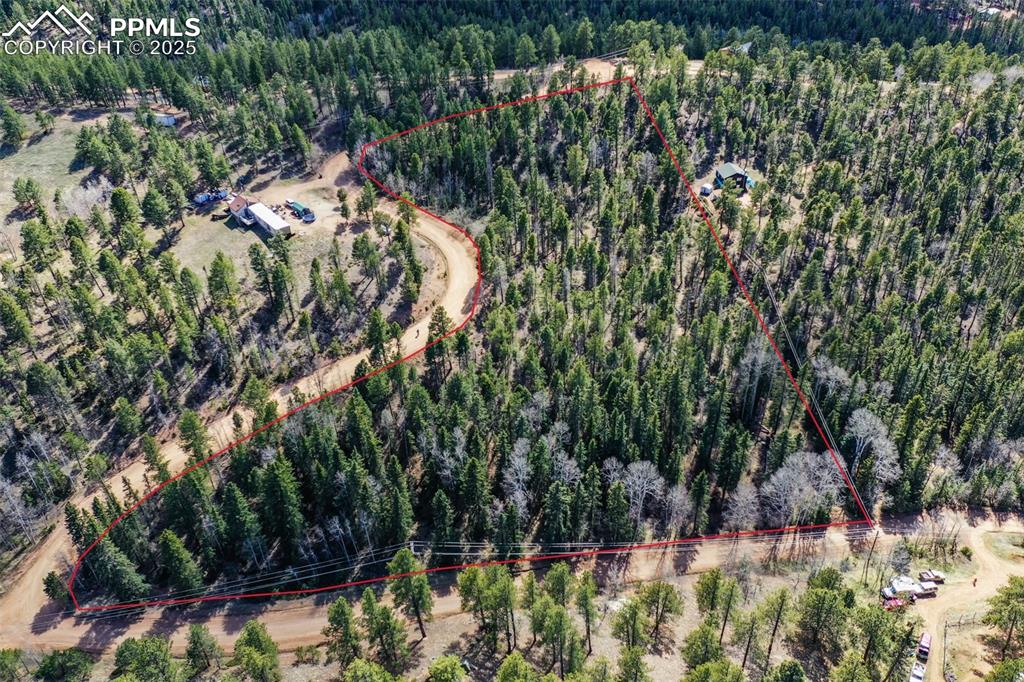 Image 18 of 20: Property Lines are Approximate and not a Survey.