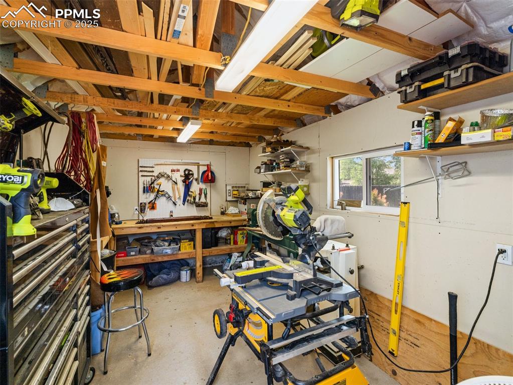 Image 45 of 50: Workshop