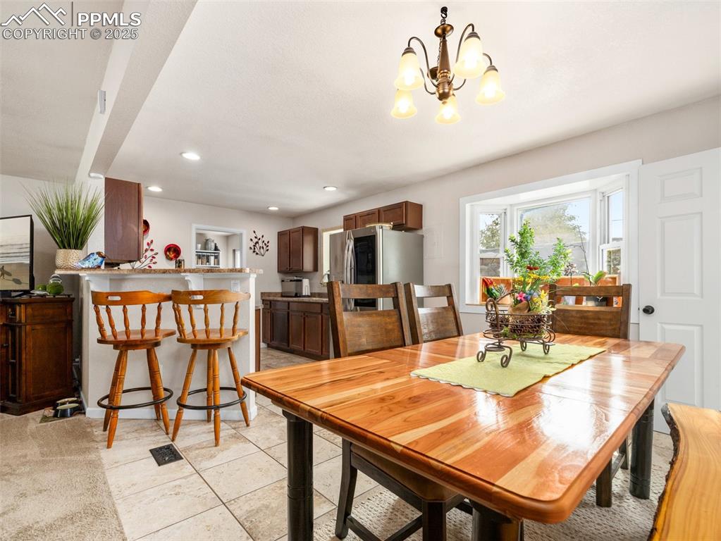 Image 9 of 50: Dining Area