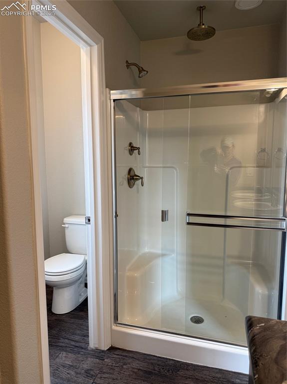 Image 16 of 47: Bathroom