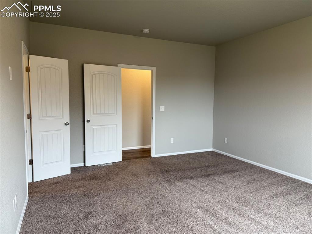 Image 19 of 47: Bedroom