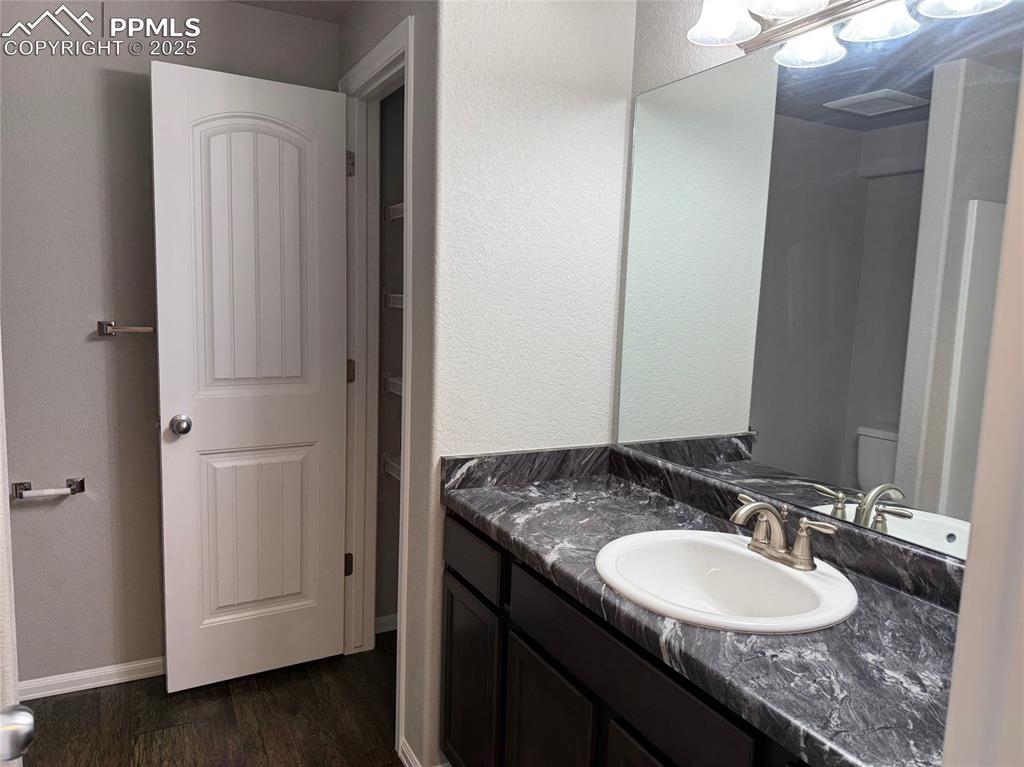 Image 36 of 47: Bathroom