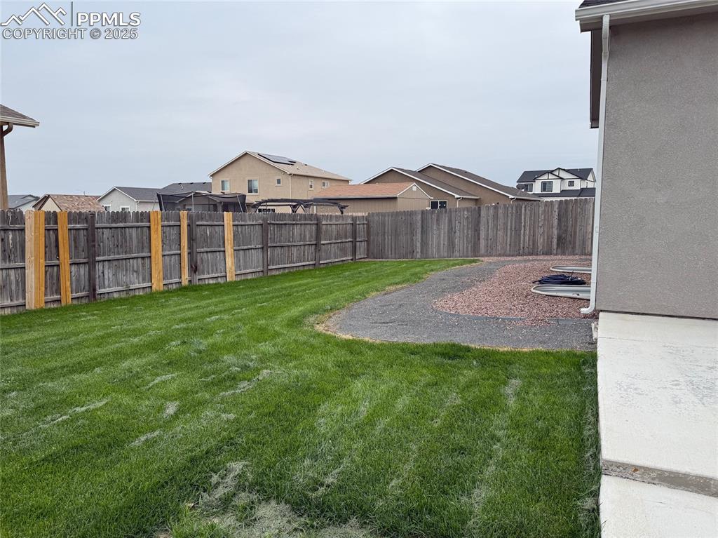 Image 43 of 47: Yard