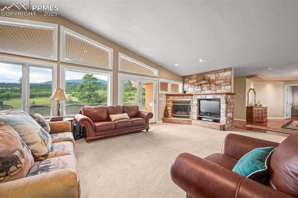 Image 11 of 46: Living Room