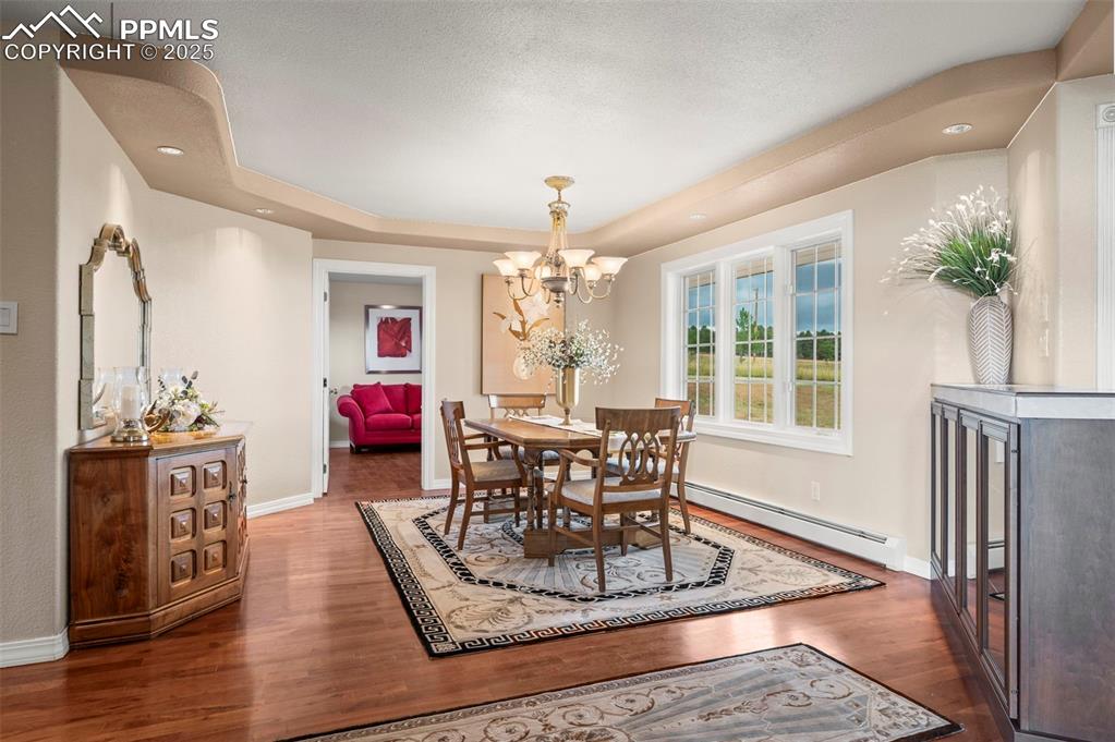 Image 12 of 46: Dining Area